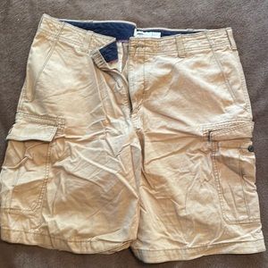 Men’s cargo shorts. Khaki size 38. Izod